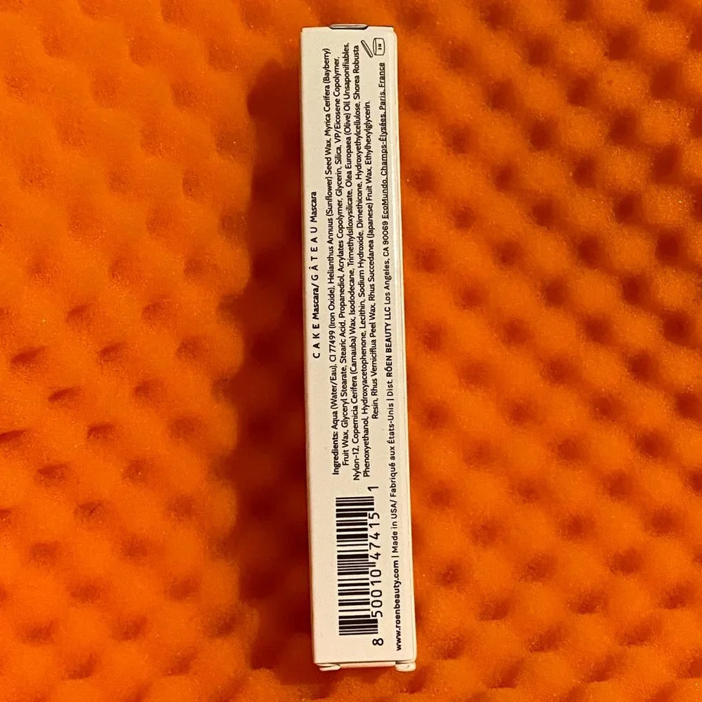 Roen Beauty Cake Mascara in Black